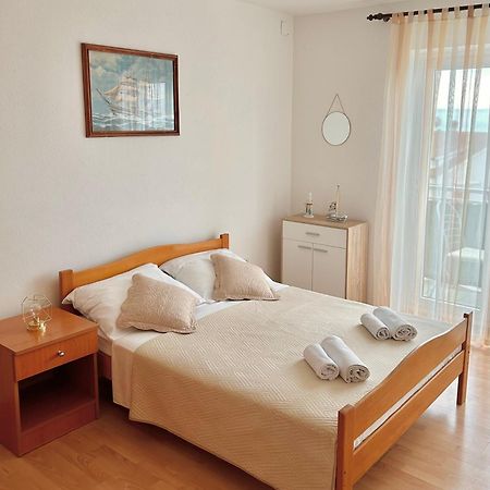 Apartmani Mara Бол Экстерьер фото