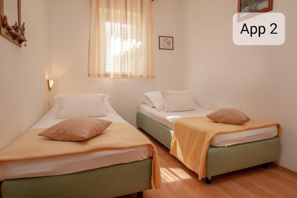 Apartmani Mara Бол Экстерьер фото