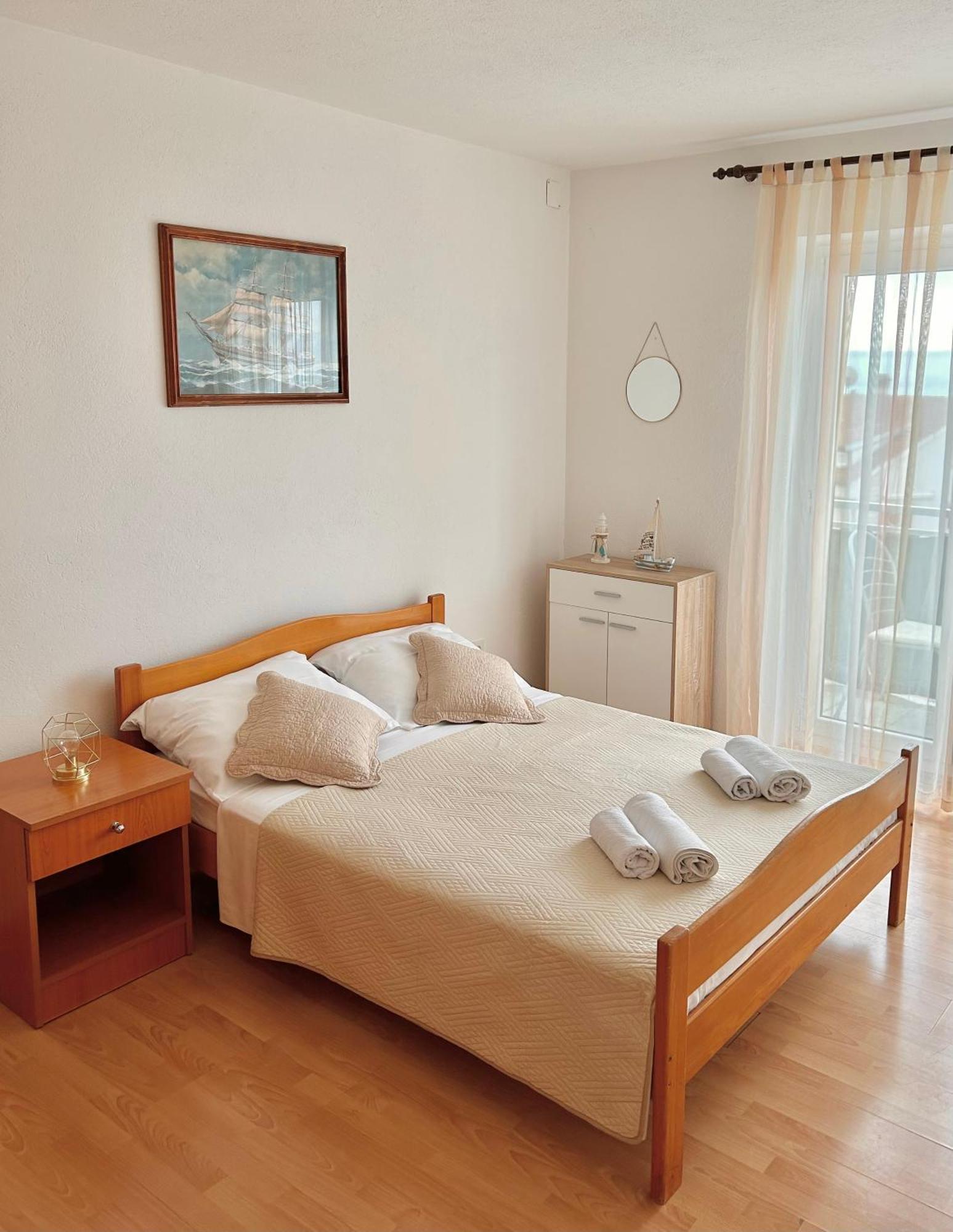 Apartmani Mara Бол Экстерьер фото