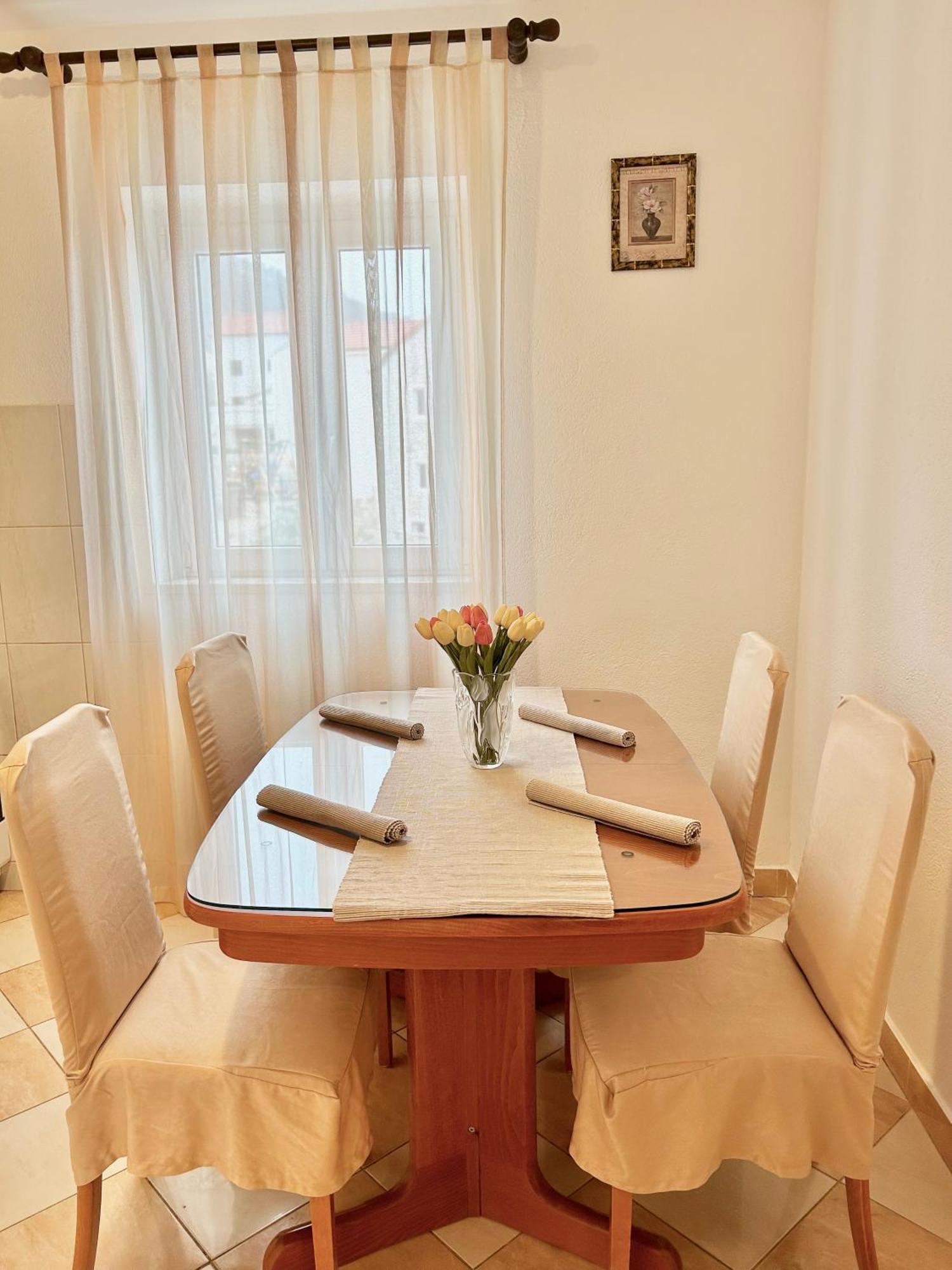 Apartmani Mara Бол Экстерьер фото